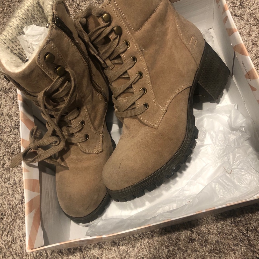 Billabong boots